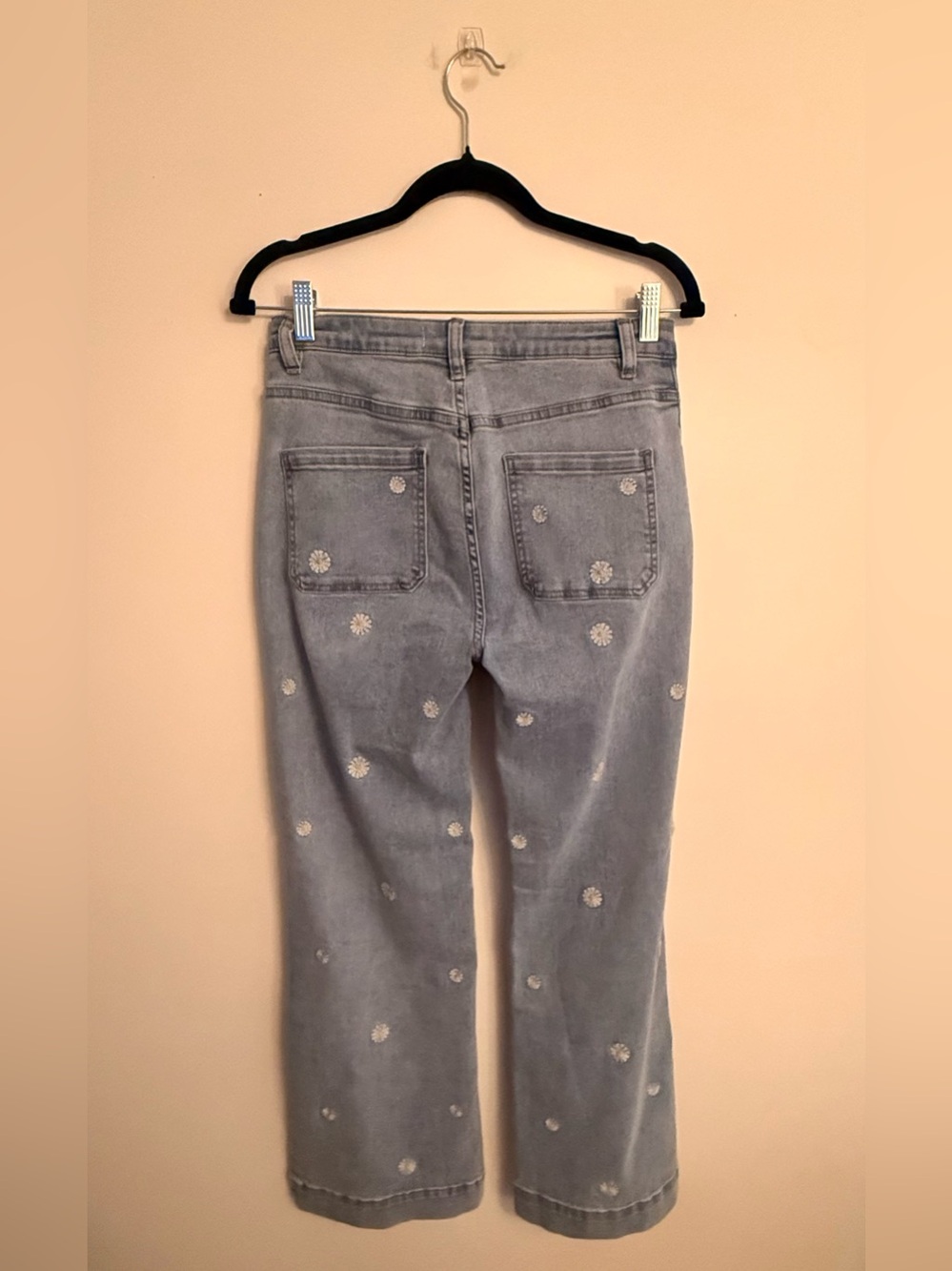 Boho Daisy Embroidered Jeans - Picture 3 of 4